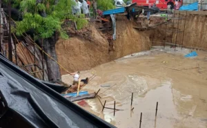 Wall collapsed in Vasant Vihar: Body of a laborer pulled out from the debris, two laborers feared trapped