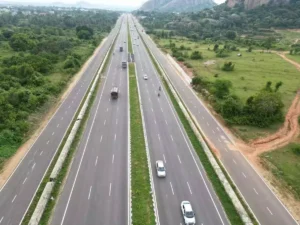 nhai-spends-record-2-07-lakh-cr-in-2023-24-builds-6644-km-of-roads