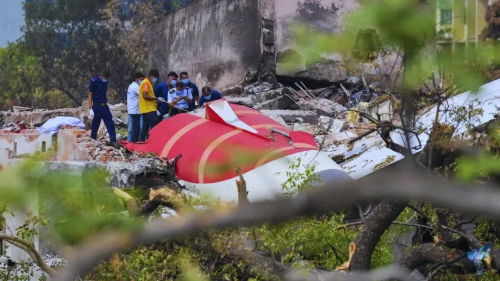 Ahmedabad-Plane-Crash-3_V_jpg--1280x720-4g (1)