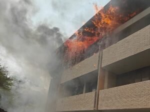 fire_broke_out_in_Jaipuria_Colle