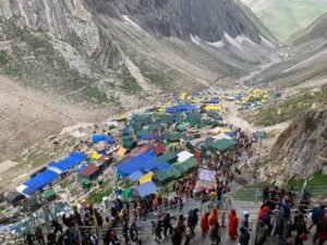 Ganderbal: A view of the pilgrims standing in queues during their Amarnath Yatra at Baltal in Ganderbal district on Wednesday, July 13, 2022.  (Photo: Nisar Malik /IANS)