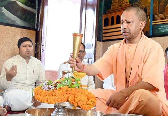 CM-Yogi-performed-Rudra-Abhishek-and-Havan-Puja