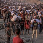 Thousands of starving Palestinians in Gaza flock to the aid distribution center