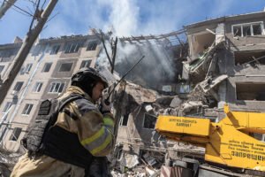 Russian strike hits residential building in Kostiantynivka, Ukraine