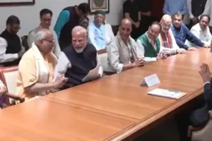 modi-9-585x390