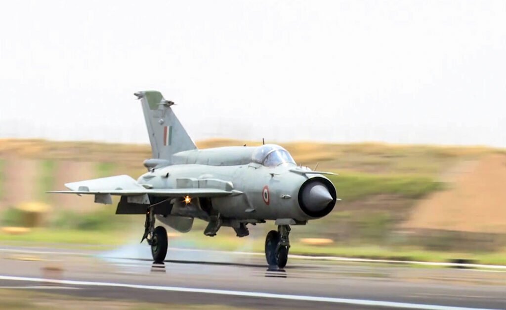 AP Singh flies a MiG-21 ahead of its official retirement