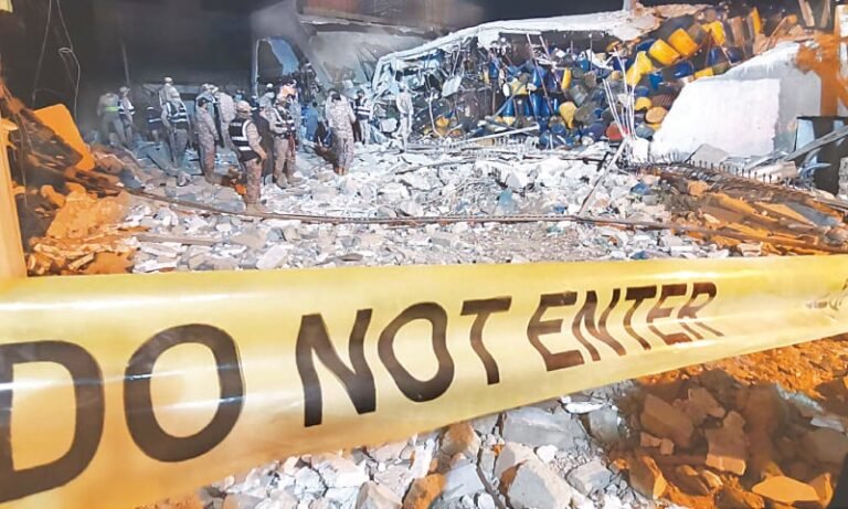 Eight-killed-in-factory-explosion-in-Karachi-768x461