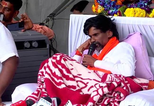 Maratha-reservation-activist-Manoj-Jarange-Patil (1)