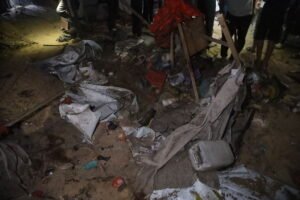 Israel violates the ceasefire and targets the tents sheltering displaced Palestinians in Gaza