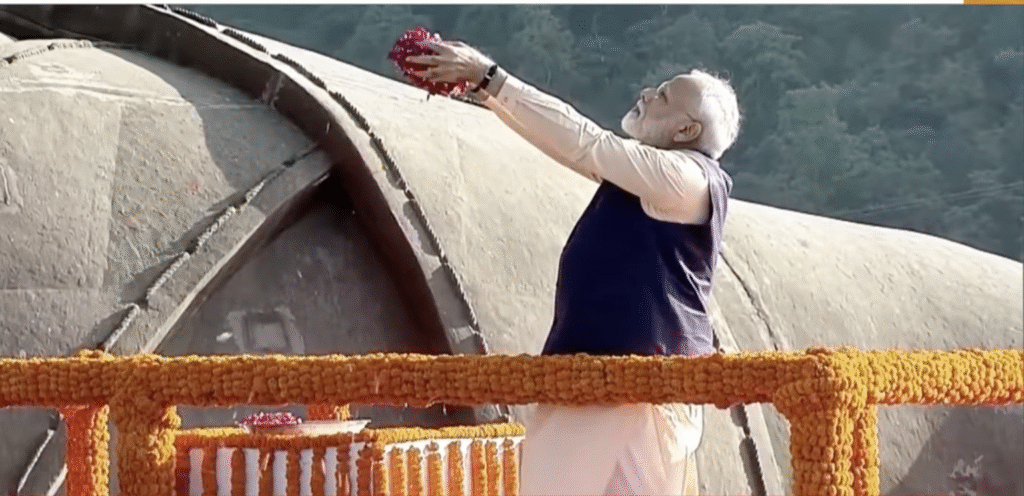 गुजरात-में-पीएम-मोदी--1536x744