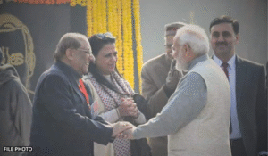 पीएम-मोदी-वीके-मल्होत्रा-के-साथ