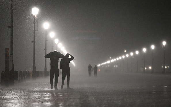 Dust Storm And Thunderstorms Hit Delhi NCR