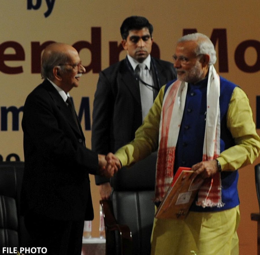 PM-modi-with-PG-Baruah-