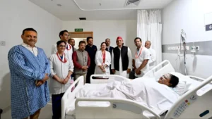 akhilesh-yadav-meets-bjp-mla-anupama-jaiswal-1777371599