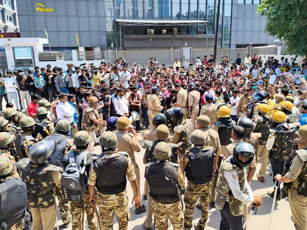 noida_1777000578328_1777000578456