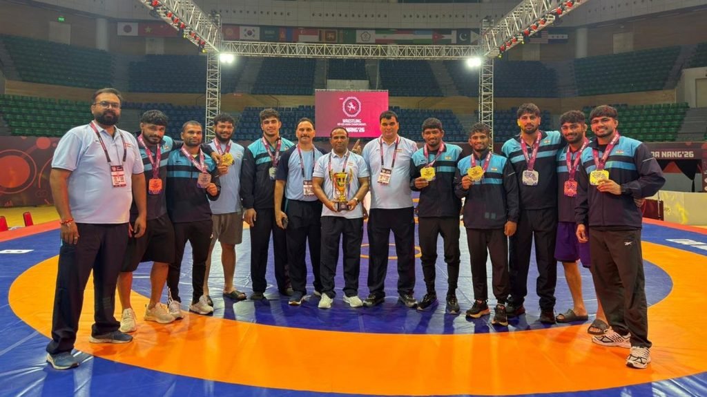 Modi-Indian-wrestlers-2-1024x575