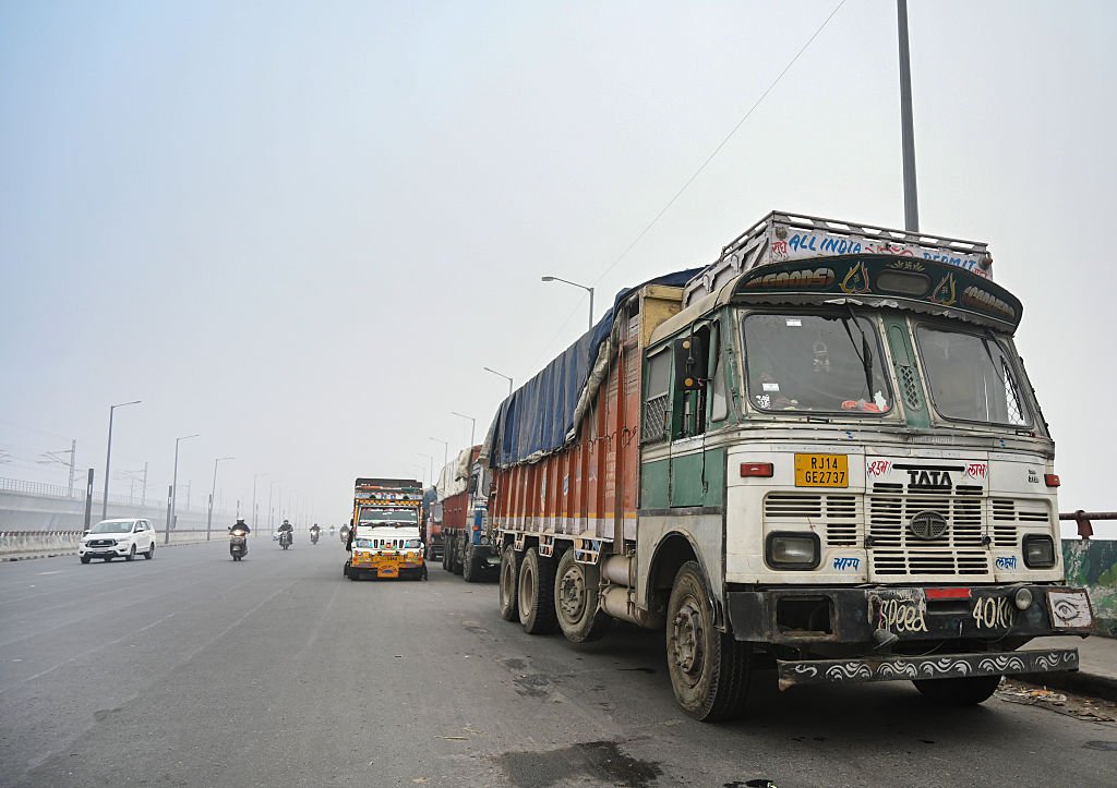 Delhi Govt Enforces Entry Ban On Non-BS-VI Vehicles Amid Severe Air Pollution, Police Tightens PUC Checks