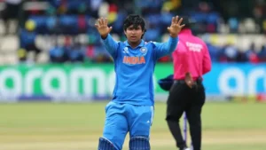 Niroshan-Dickwella-on-vaibhav-17