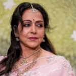 DEEPIKA-PADUKONE-HEMA-MALINI-(1)-1783913216976_v