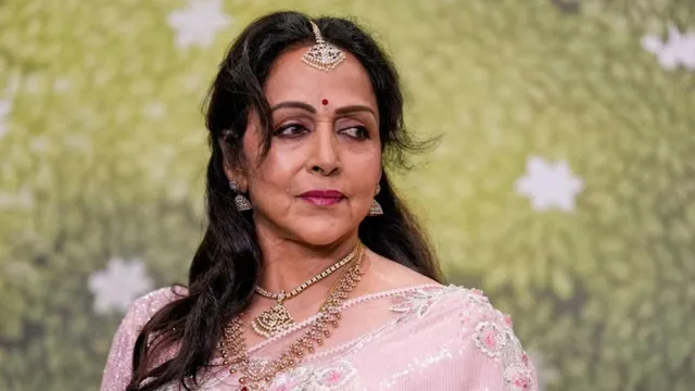 DEEPIKA-PADUKONE-HEMA-MALINI-(1)-1783913216976_v