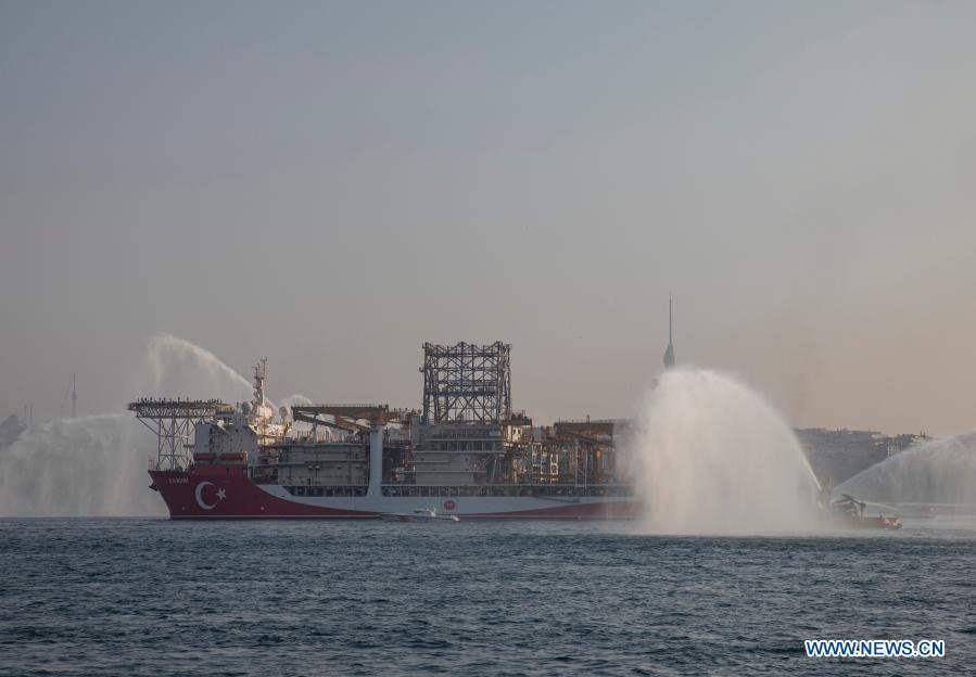 Istanbul, Nov. 14 (Xinhua) --  Turkey's drillship Kanuni sails on the Bosphorus Strait in Istanbul, Turkey, on Nov. 13, 2020. Kanuni sailed from Istanbul on Friday to the Black Sea to start its first mission, Energy and Natural Resources Minister Fatih Donmez announced. (Photo by Osman Orsal/Xinhua/IANS)