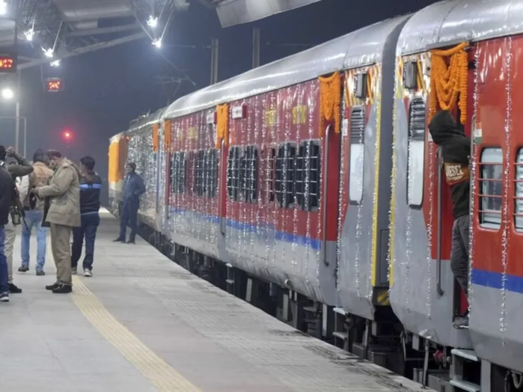 rrb_train_1791450020429_N6Ge_1791450026276_L7WM_02b9d90d-856f-42b9-89be-91eef5ab3d95_jlLI